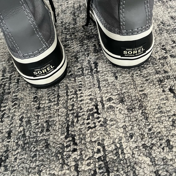 Grey Sorrell winter boots - Picture 5 of 5